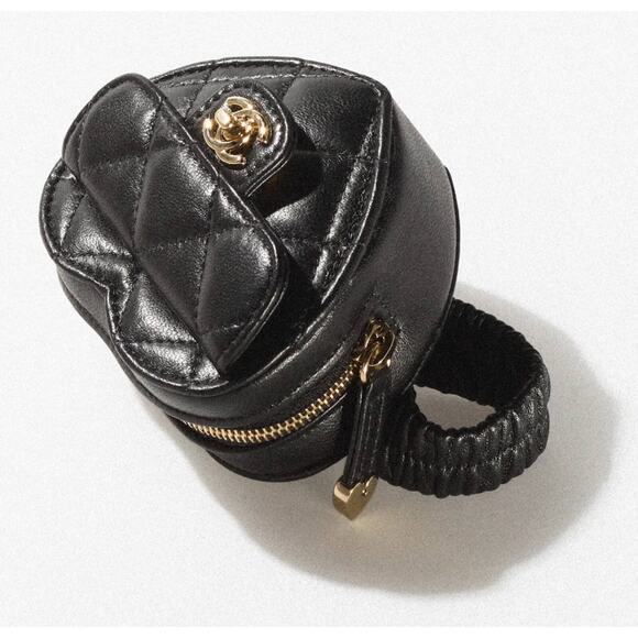 Chanel 22S Black Runway Heart Mini Lambskin Quilted Flap Zipped Arm Coin Purse - Picture 3 of 12